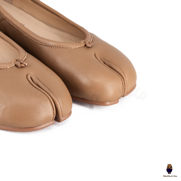 WoodchuckSato Milk Tea Beige Fold Leather Tabi Ballet Flats