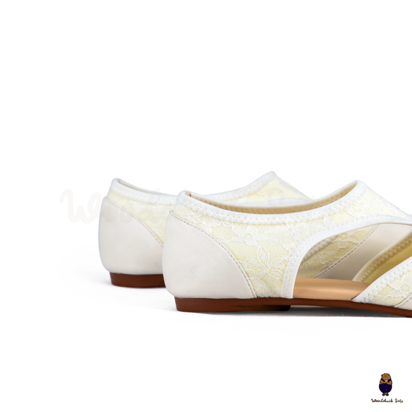 WoodchuckSato Ivory Leather & Lace Mesh Tabi Cut-Out Flats