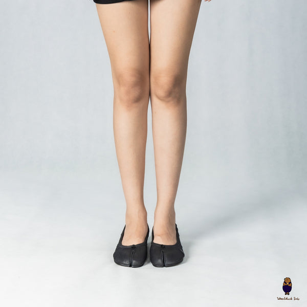 WoodChuckSato Black Tabi Split-Toe Knife-Cut Cowhide Mary Jane Shoes with 3cm Heel & Ruched Detailing