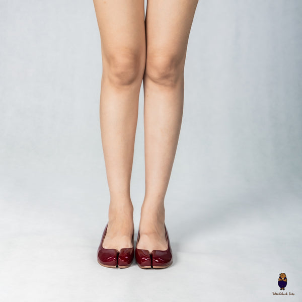 WoodchuckSato Glossy Red Patent Leather Tabi 3cm Heel Height Pumps