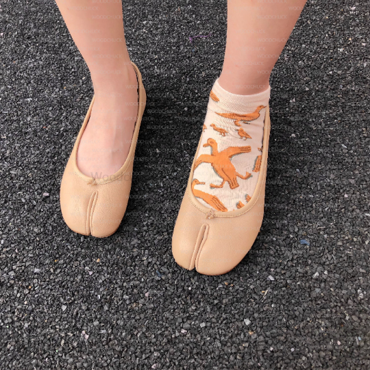 Unisex-Tabi-Sandalen aus beigem Leder mit geteilter Zehenpartie, Größe 35–45