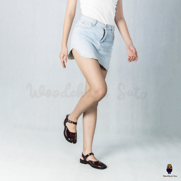 WoodchuckSato Burgundy Edge-Beaded Cowhide Leather Tabi Sandals with Open Heel and Strap