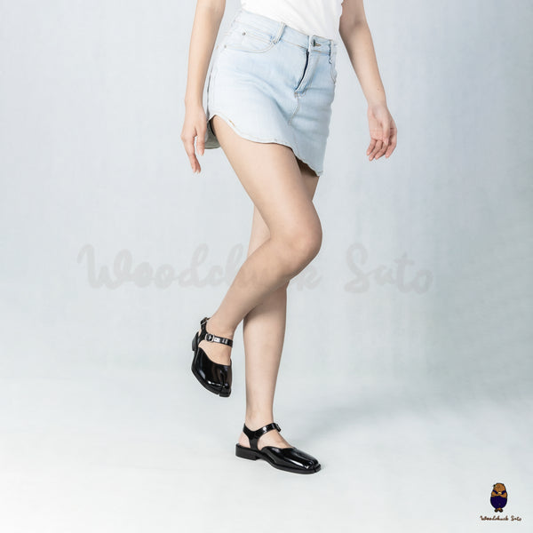 WoodchuckSato Black Edge-Beaded Cowhide Leather Tabi Sandals with Open Heel and Strap