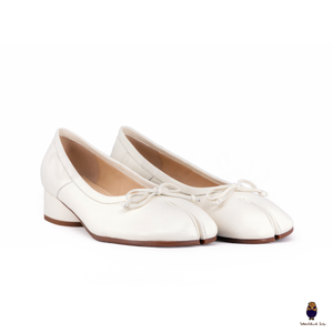 WoodchuckSato White Sheep Leather Tabi 3 cm Heel Pumps with Bow