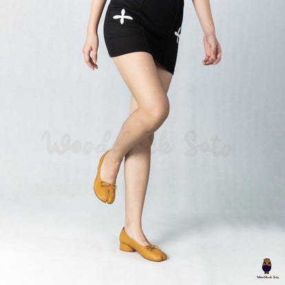 WoodchuckSato Japanese Yellow Cow Leather Tabi 3 cm Heel Pumps