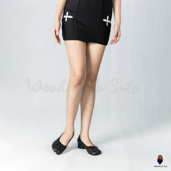 WoodchuckSato Black Cow Leather Tabi 3 cm Heel Pumps with Bow
