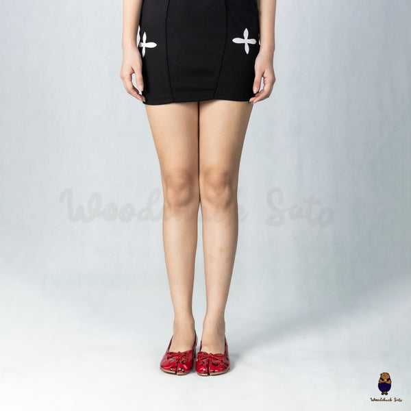 WoodchuckSato Red Patent Leather Tabi 3 cm Heel Pumps with Black Crescent Pattern & Bow
