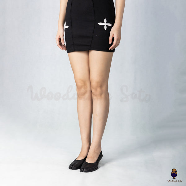 WoodchuckSato Black Leather Tabi Pumps with Elasticized Top 5cm Flared Heel