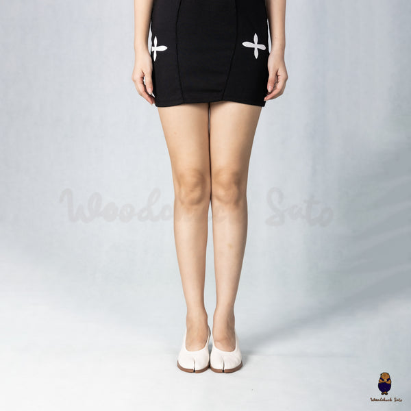 WoodchuckSato White Leather Tabi Pumps with Elasticized Top 5cm Flared Heel