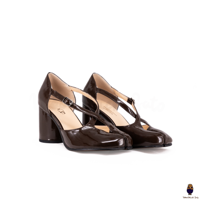 WoodchuckSato Dark Chocolate Patent Leather Tabi Cross-Strap 8 cm