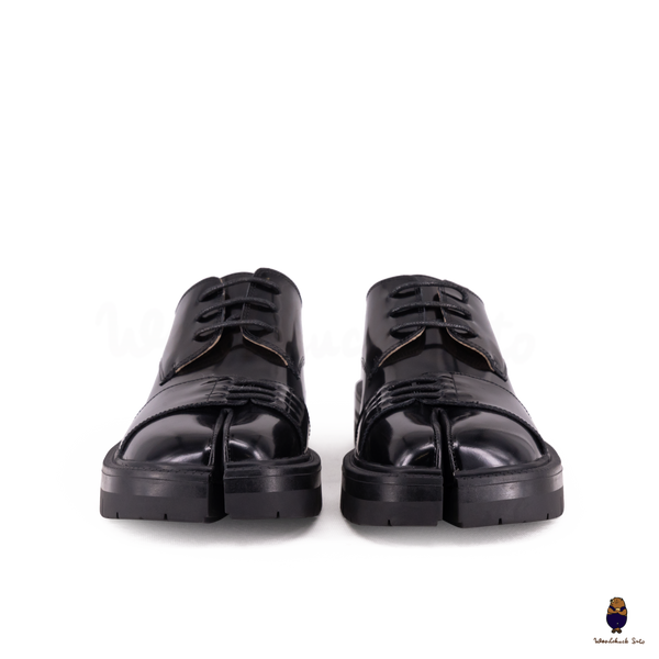 WoodchuckSato Unisex Black Glossy Leather Tabi Lace-Up Shoes – Chunky Sole Edition