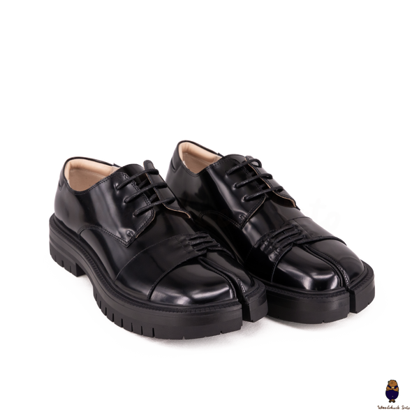 WoodchuckSato Unisex Black Glossy Leather Tabi Lace-Up Shoes – Chunky Sole Edition