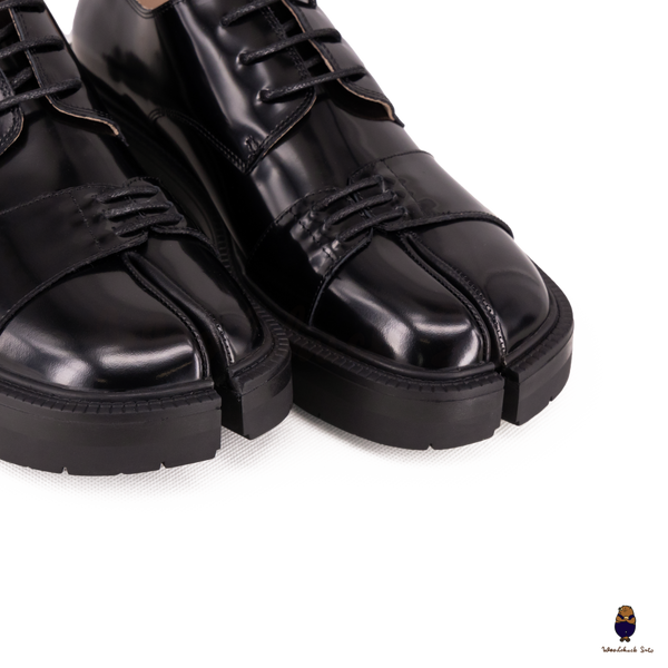 WoodchuckSato Unisex Black Glossy Leather Tabi Lace-Up Shoes – Chunky Sole Edition