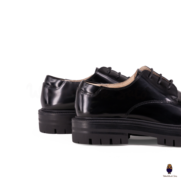 WoodchuckSato Unisex Black Glossy Leather Tabi Lace-Up Shoes – Chunky Sole Edition