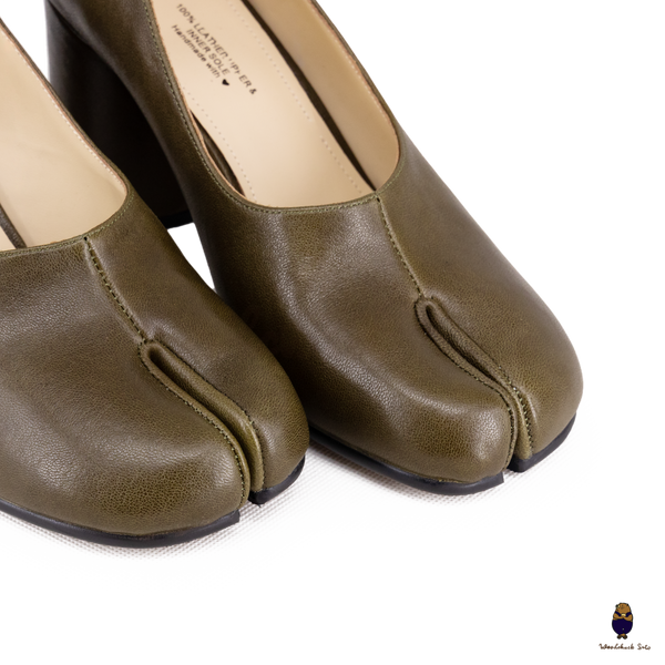 WoodChuckSato Décolleté Mary Jane in pelle Tabi verde oliva con punta divisa con tacco da 8 cm e cinturino alla caviglia con fibbia Taglie EU 35-41