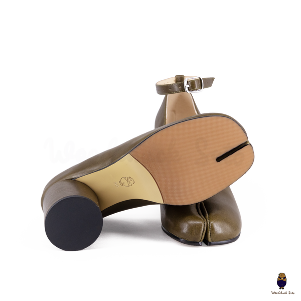 WoodChuckSato Décolleté Mary Jane in pelle Tabi verde oliva con punta divisa con tacco da 8 cm e cinturino alla caviglia con fibbia Taglie EU 35-41