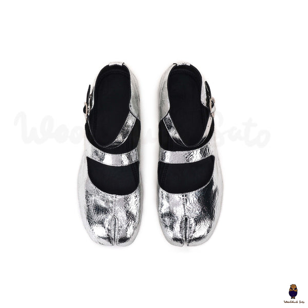 WoodChuckSato Zapatos Mary Jane de cuero de oveja con punta dividida Tabi plateado agrietado para hombre y mujer con correa con hebilla Tallas EU 35-44