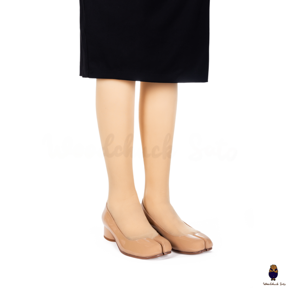 WoodchuckSato Glossy Beige Patent Leather Tabi 3cm Heel Height Pumps