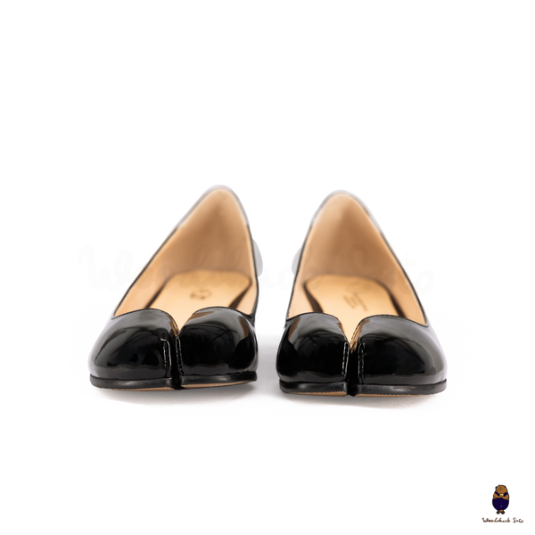 WoodchuckSato Glossy Black Patent Leather Tabi 3cm Heel Height Pumps