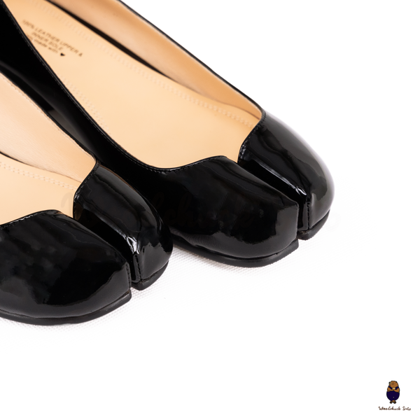 WoodchuckSato Glossy Black Patent Leather Tabi 3cm Heel Height Pumps