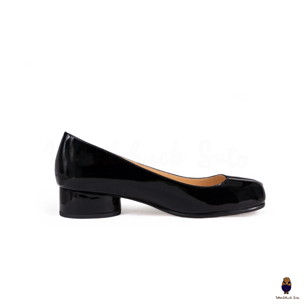 WoodchuckSato Glossy Black Patent Leather Tabi 3cm Heel Height Pumps