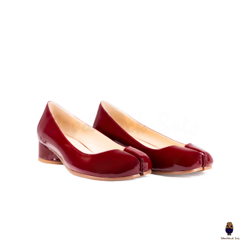 WoodchuckSato Glossy Red Patent Leather Tabi 3cm Heel Height Pumps
