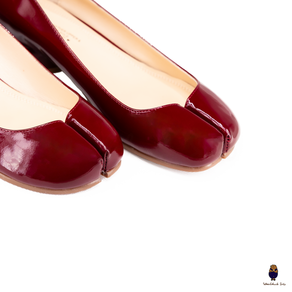 WoodchuckSato Glossy Red Patent Leather Tabi 3cm Heel Height Pumps