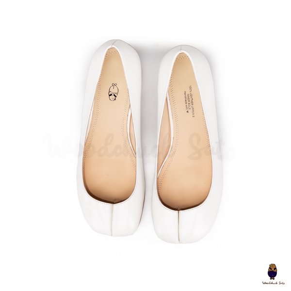 WoodchuckSato Glossy White Patent Leather Tabi 3cm Heel Height Pumps