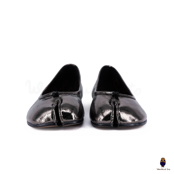 WoodChuckSato Cracked Metallic Black Sheep Leather Tabi Ballet Flats