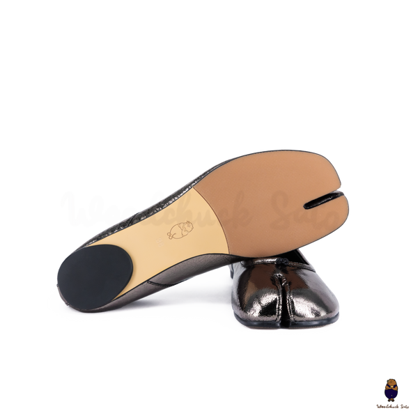 WoodChuckSato Cracked Metallic Black Sheep Leather Tabi Ballet Flats