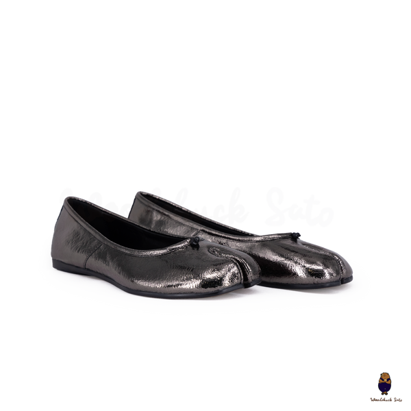 WoodChuckSato Cracked Metallic Black Sheep Leather Tabi Ballet Flats