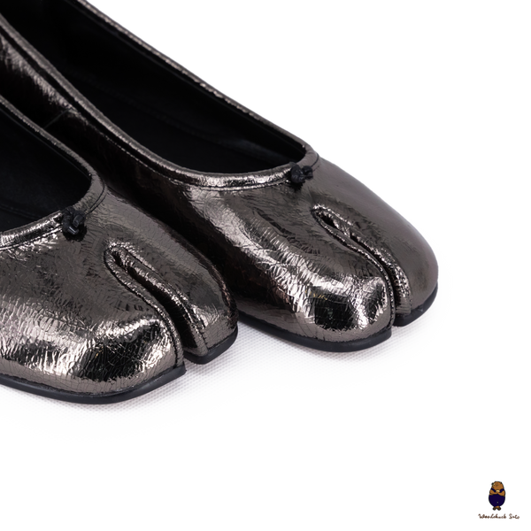 WoodChuckSato Cracked Metallic Black Sheep Leather Tabi Ballet Flats