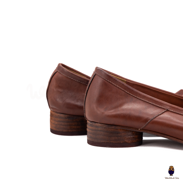 Heel detail of Vintage Mahogany Brown Horse Leather Tabi Split Toe 3cm Heels