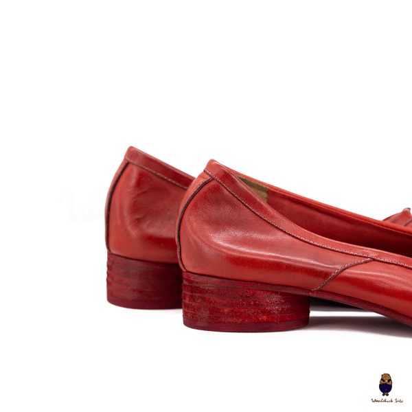 Heel detail of Vintage Red Horse Leather Tabi Split Toe 3cm Mule Heels