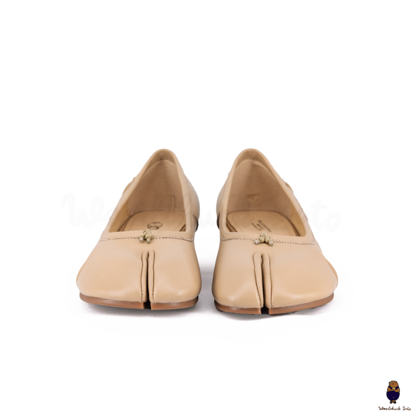 WoodchuckSato Beige Leather Tabi Pumps with 3cm Heel & Knotted Front Detail