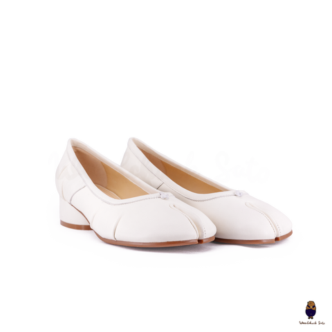 WoodchuckSato White Leather Tabi Pumps with 3cm Heel & Knotted Front Detail