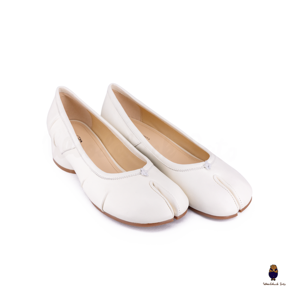 WoodchuckSato White Leather Tabi Pumps with 3cm Heel & Knotted Front Detail