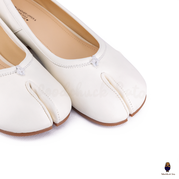 WoodchuckSato White Leather Tabi Pumps with 3cm Heel & Knotted Front Detail