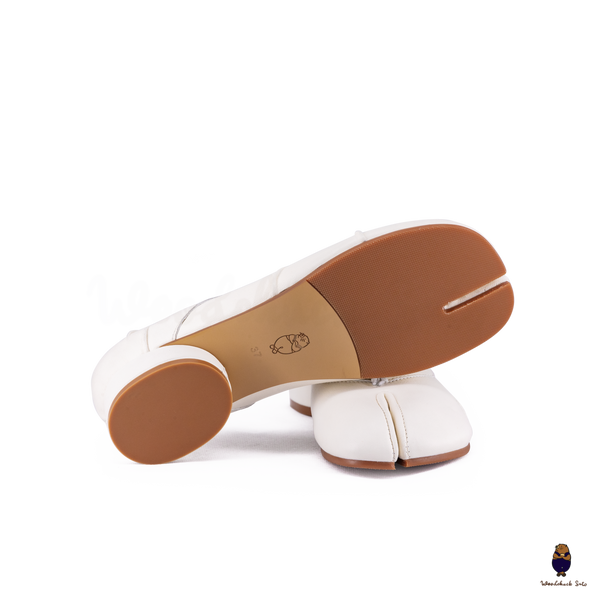 WoodchuckSato White Leather Tabi Pumps with 3cm Heel & Knotted Front Detail