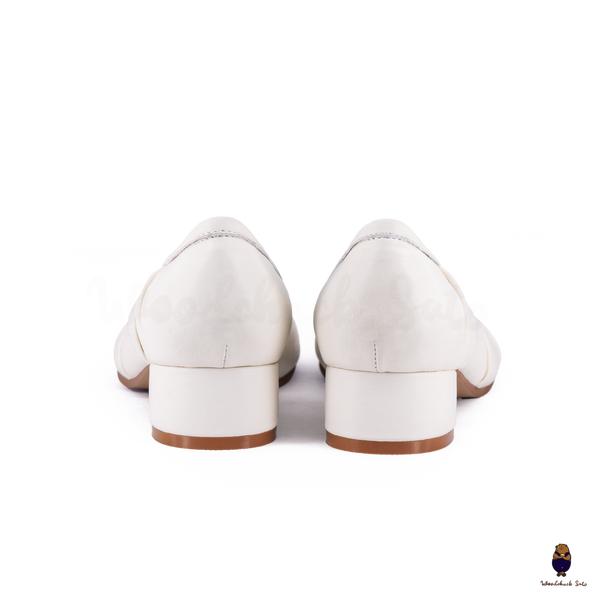 WoodchuckSato White Leather Tabi Pumps with 3cm Heel & Knotted Front Detail