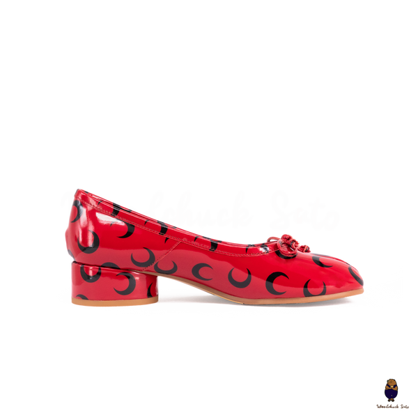 WoodChuckSato Red Patent Leather Tabi Mary Janes with 3cm Heel, Bow & Black Crescent Print