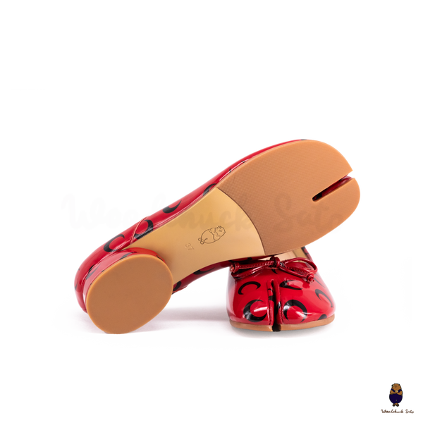 WoodChuckSato Red Patent Leather Tabi Mary Janes with 3cm Heel, Bow & Black Crescent Print