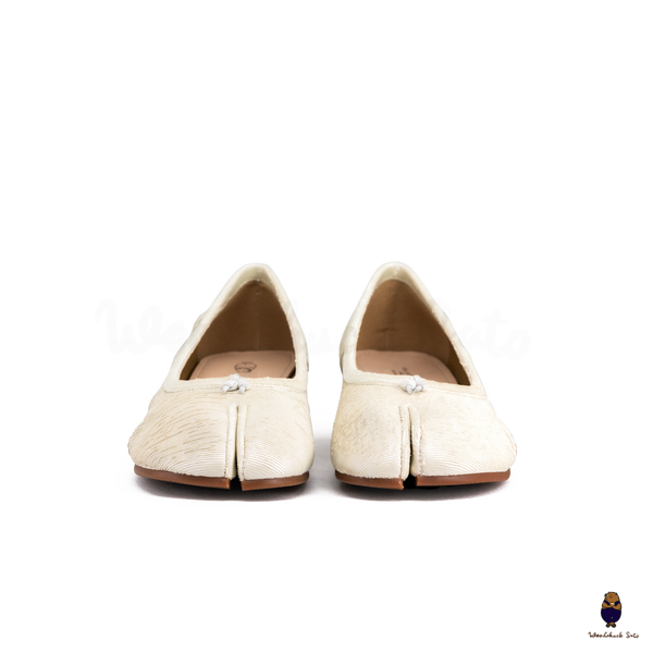 WoodChuckSato Lvory Tabi Split-Toe Knife-Cut Cowhide Mary Jane Shoes with 3cm Heel & Ruched Detailing