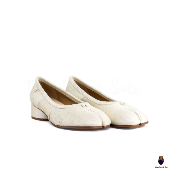 WoodChuckSato Lvory Tabi Split-Toe Knife-Cut Cowhide Mary Jane Shoes with 3cm Heel & Ruched Detailing