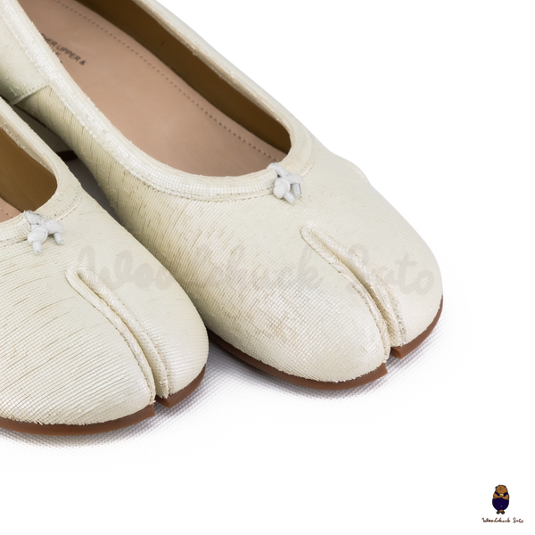 WoodChuckSato Lvory Tabi Split-Toe Knife-Cut Cowhide Mary Jane Shoes with 3cm Heel & Ruched Detailing