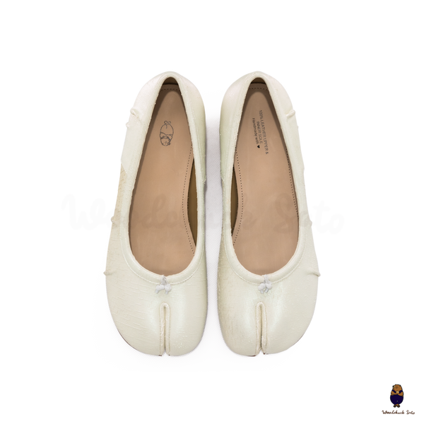 WoodChuckSato Lvory Tabi Split-Toe Knife-Cut Cowhide Mary Jane Shoes with 3cm Heel & Ruched Detailing