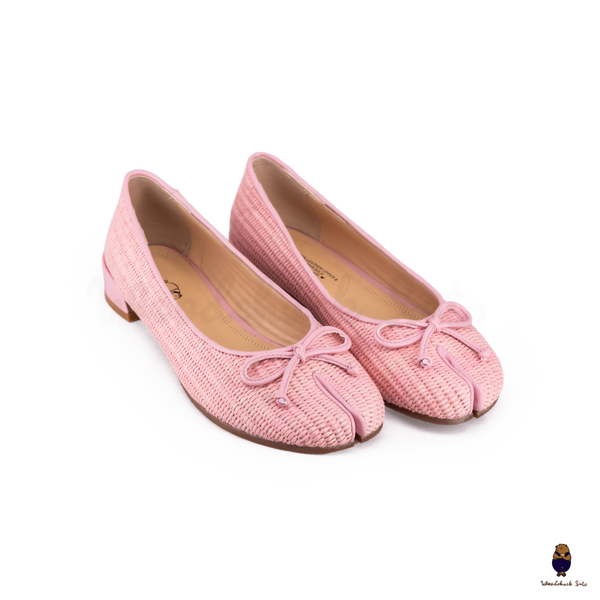 WoodchuckSato Woven Tabi Ballet Flats in Soft Pink Straw Tabi Balle Flats with Bow