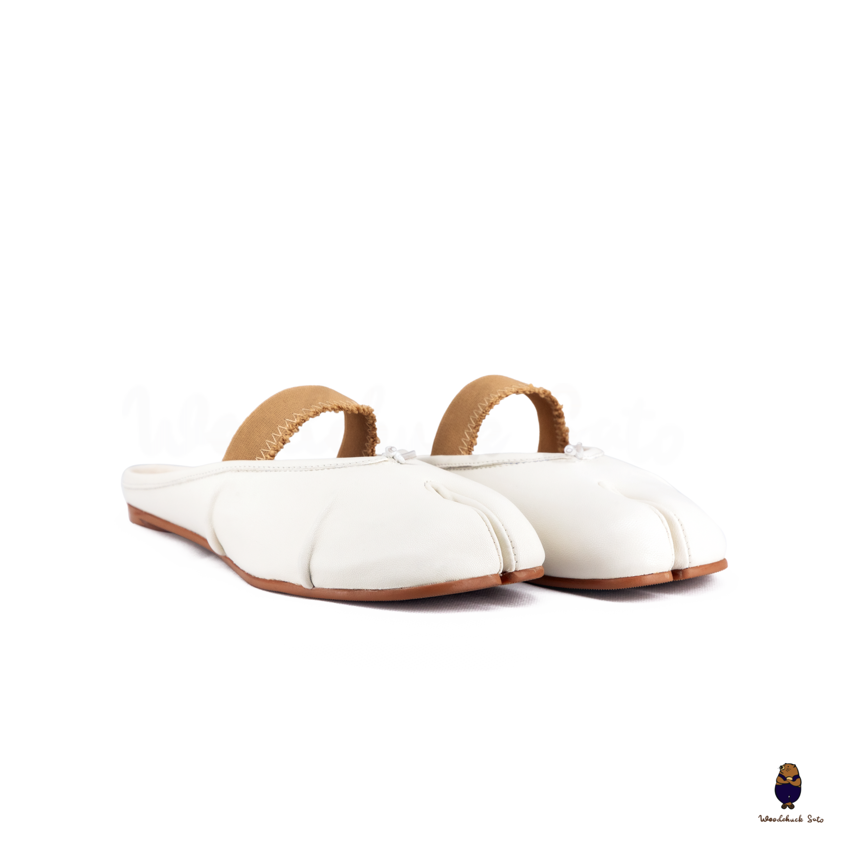 ウユニ塩湖 mtd0058 flk020204 WoodchuckSato White Fold Leather Tabi Mules with Beige Elastic