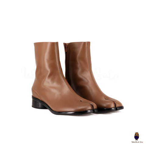 WoodchuckSato Brown Cow Leather Tabi Ankle Boots with 3 cm Heel