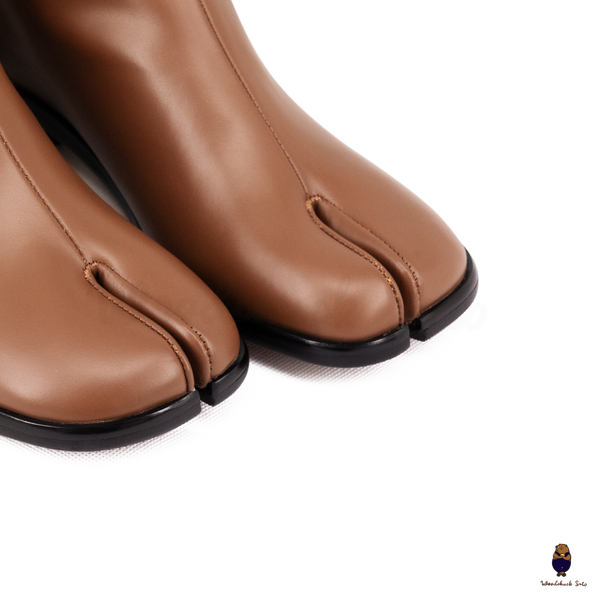 WoodchuckSato Brown Cow Leather Tabi Ankle Boots with 3 cm Heel